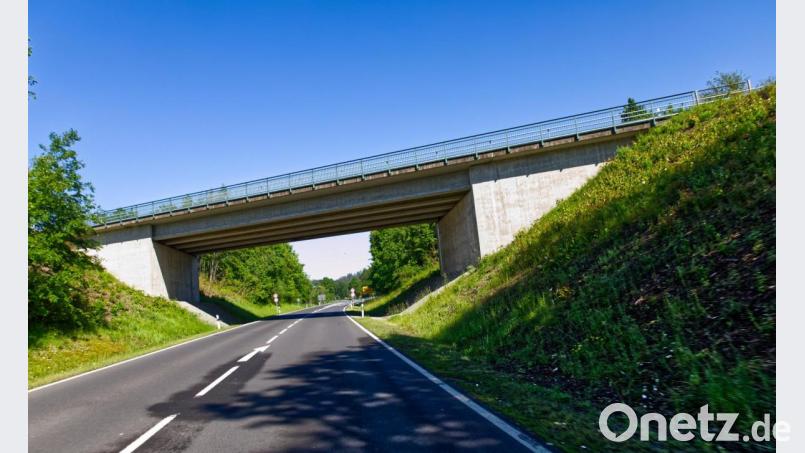 Im Stadtrat Erbendorf berichtete Bürgermeister Johannes Reger über die Baustelle auf der B 299 zwischen Erbendorf und Hessenreuth. Geplant sind auch zwei begleitende Brückenbauten. Bild: njn