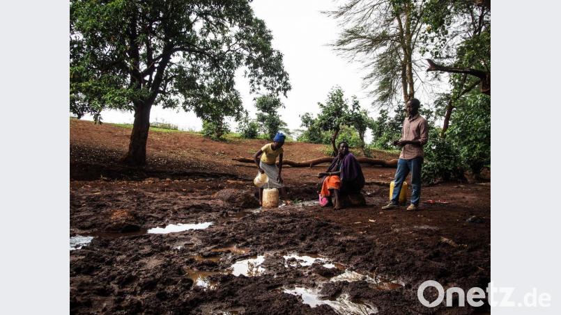 In Kenia beziehen 266.000 Menschen ihr Trinkwasser aus Oberflächengewässern, die meist massiv bakteriell belastet sind. Dies verursacht schlimme Erkrankungen wie Typhus, Ruhr oder Cholera. Aktuell versorgt Hydro Solutuion mit ihren Biosandfiltern bereits 2.000 Menschen mit sauberem Trinkwasser. Bild: Hydro Solution/exb