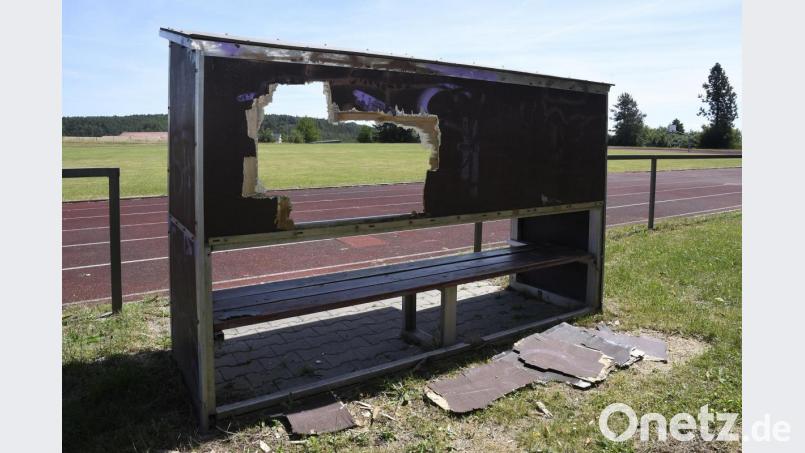 Vandalen auf dem Sportplatz des TSV Kümmersbruck. Bild: Petra Hartl