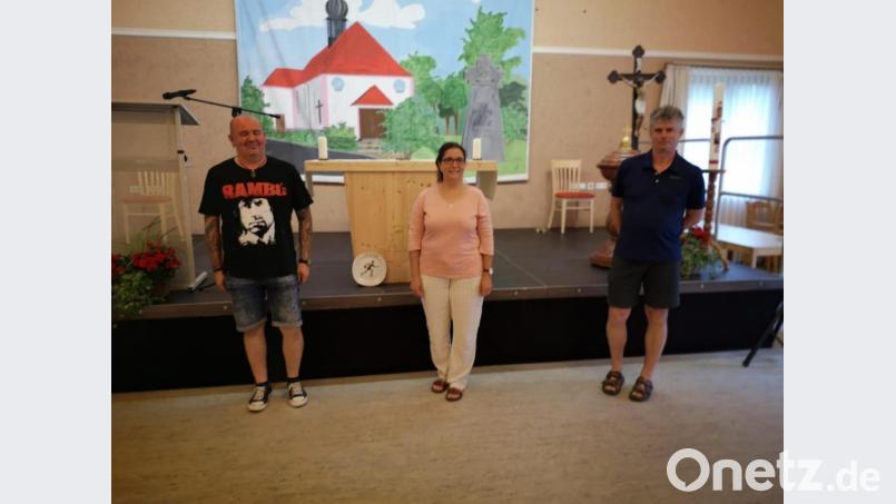 Magdalena Lautner (Mitte) ist die neue Vorsitzende der Vorbacher Sportkegler. Ihr zur Seite stehen Alexander Lang (zweiter Vorsitzender, links) und Sportwart Ingo Habermann (rechts). Bild: edo
