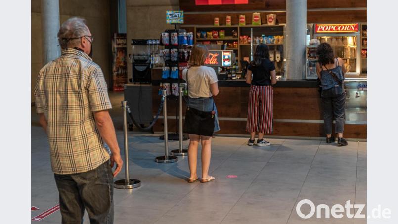 Die Schlangen im Cineplex Amberg könnten länger sein. Allerdings können die Betreiber sich auf das treue Sneak-Preview-Publikum verlassen. Bild: chl