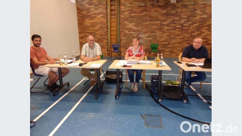 VG-Leiter Anton Brand, Bürgermeisterin Sonja Meier, Ingenieur Günter Schwab und Umut Begen (von rechts) gaben Erläuterungen zur Sanierung der Kläranlage Bild: amö