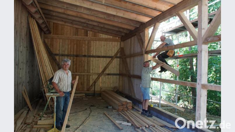 Mit der Erweiterung der Scheune sorgt der Obst- und Gartenbauverein für ausreichend Unterstellmöglichkeit und schafft Platz für die Kindergruppe. Bild: mmj