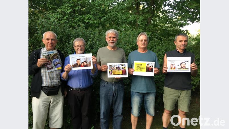 Bei Amnesty in Weiden engagieren sich (von links) Peter Pauckstadt-Künkler, Veit Wagner, Hugo Braun-Meierhöfer, Lorenz Seitz und Bernhard Filchner. Bild: exb