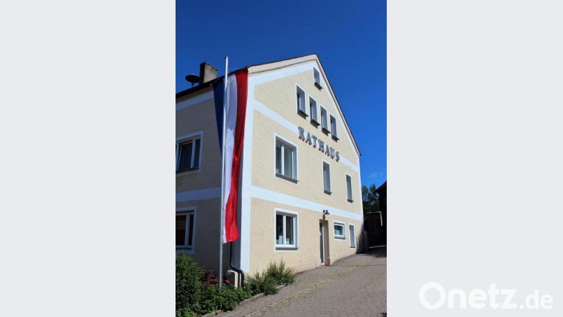 Eine erste Rate von 50 000 Euro ist der Auftakt zur Rathaussanierung in Kastl. Bild: stg