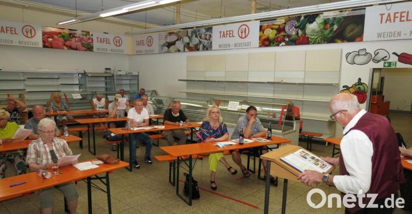 Wegen der großen Tafel-Räume konnte die Mitgliederversammlung und die Öffnung der Tafel während der Corona-Zeit erfolgen. Bild: Dobmeier