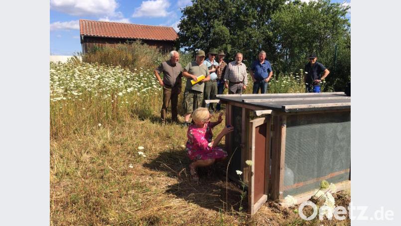 Die derzeit amtierende Bürgermeisterin Gabi Wittleben öffnet das Tor zur Freiheit. Bild: ihl