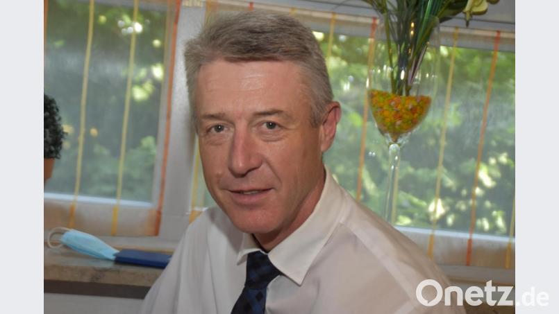 Polizeidirektor Klaus Müller, seit 40 Jahren Polizeibeamter und seit 2012 Leiter der Polizeiinspektion Weiden, ist seit Dienstag auch Leiter der Ortsverkehrswacht. Bild: hcz