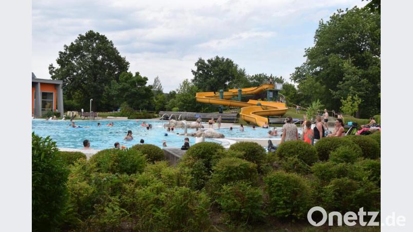 Gerade einmal 250 Badegäste dürfen sich auf dem großzügigen Gelände gleichzeitig aufhalten. Da bleibt viel Platz im Wasser. Bild: bnr