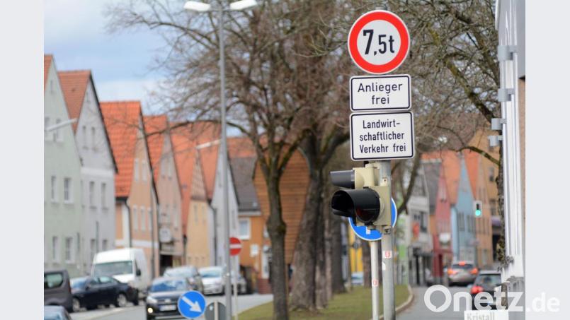 Einige Stadträte würden gerne den Hinweis für Landwirte abschaffen. Dafür finden sie aber keine Mehrheit. Bild: Gabi Schönberger