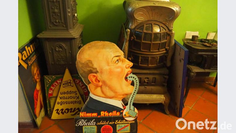 Plastische Werbung und romantische Öfen: All das will Sammler Herbert Männer auch der Nachwelt zugänglich machen. Bild: bl