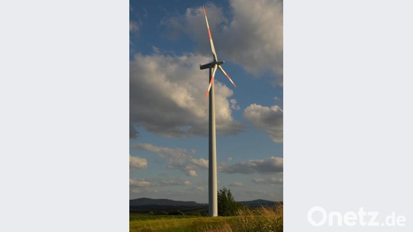 Einen Ersatzbau für das südliche Windrad bei Waidhaus sieht der Marktrat in der Priorität wesentlich höher, als die Genehmigung eines Aussiedlerhofs in unmittelbarer Nähe. Bild: fjo