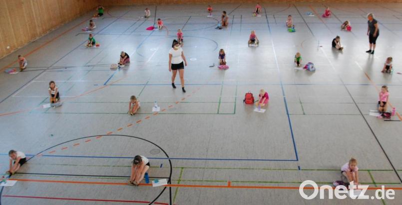Die Kinder der „Grün-Weißen“ freuen sich, nach drei Monaten wieder an einem Training, allerdings mit entsprechendem Abstand und vorgeschriebenen Hygienevorschriften, teilnehmen zu dürfen. Bild: weu