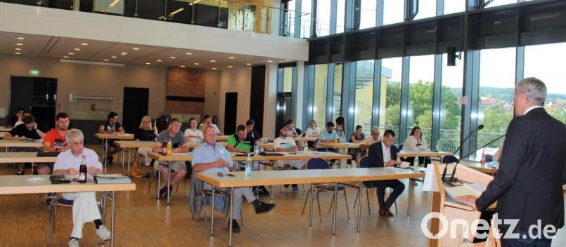 Kleiner als gewohnt war das Plenum bei der Vollversammlung des Kreisjugendrings in Corona-Zeiten: Von 44 Delegierten waren nur 26 anwesend, die Versammlung war allerdings beschlussfähig Bild: stg