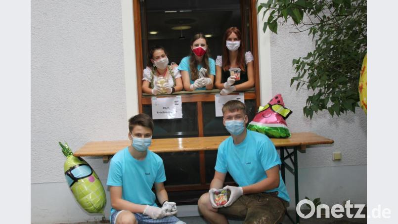 Die Ministranten der Pfarrei Hl. Dreifaltigkeit, darunter Oberministrant Luca Schott (Vorn rechts) als Ideengeber des "Pfarrfestes to go", mit dabei ist auch sein Bruder Noah (links) und Nicole Preißl, Marie Neuhierl und Janina Tischer. Bild: ads