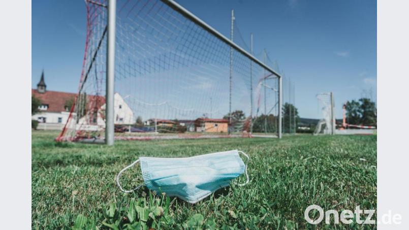 Ab dem kommenden Wochenende rollt endlich der Ball wieder: Die Fußballer in der Region sind erleichtert und froh über das grüne Licht aus der Politik zu Testspielen. Bild: Lukas Meister