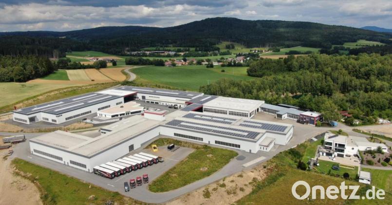 Blick auf den Voit Firmensitz bei Pleystein. In den vergangenen Jahren hat sich hier viel verändert. Die nächste Erweiterung steht schon an. Bild: Voit