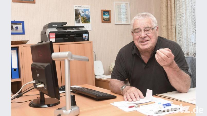 Achtlos weggeworfene Zigarettenkippen verschandeln das Stadtbild und schaden der Umwelt. Der CSU-Arbeitskreis Umwelt im Landkreis Neustadt/WN unter Vorsitz des Windischeschenbachers Horst Schellkopf macht sich deshalb für spezielle Sammelbehälter stark. Bild: Gabi Schönberger