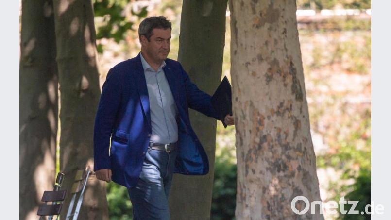 Markus Söder verlässt den unteren Hofgarten in München. Bild: Peter Kneffel/dpa