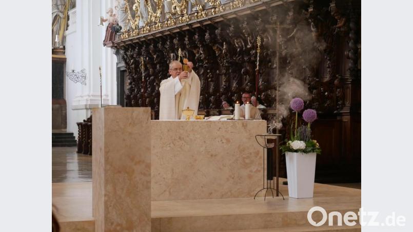 50. Priesterjubiläum feierte der in Netzstahl bei Waldsassen geborene Pfarrer in Ruhe Hans Riedl in der Basilika. Bild: hmr