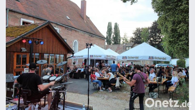 Rund 200 Gäste ließen sich begeistern - die Anmeldung für das kostenlose Konzert erfolgte im Vorfeld bereits tischweise. Bild: stg