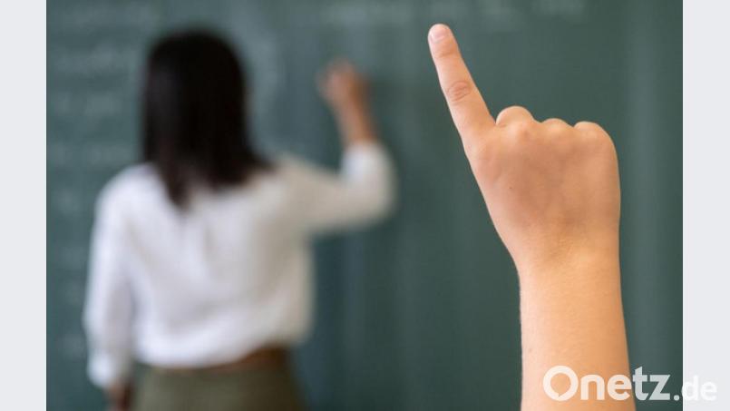 Bis Schüler in Bayern ihren Platz im Klassenzimmer erreicht haben, müssen sie ab September eine Maske tragen. Bild: Marijan Murat/dpa