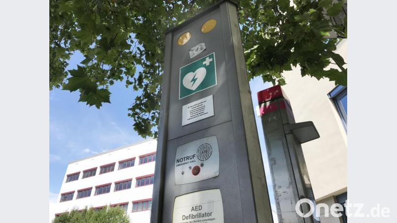 Der Defibrillator am Witt-Platz war laut Stadtrat Rainer Sindersberger zwei Mal in zehn Jahren im Einsatz. Bild: Gabi Schönberger