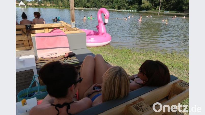 Ein chilliger Nachmittag beim &quot;Dayclubbing&quot; im Schätzlerbad. Bild: Kunz