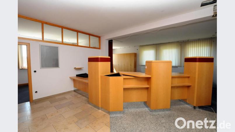 Ein Teil der Räume, die im Obergeschoss des Ammerthaler Rathauses zu einer Kindertagesstätte umgebaut werden, kann seine Vergangenheit als Bankfiliale nicht leugnen. Bild: Stephan Huber