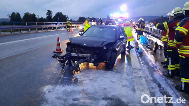 Aquaplaning löste auf den Autobahnen A 93 und A 6 mehrere Unfälle aus. Bild: Feuerwehr Nabburg/exb