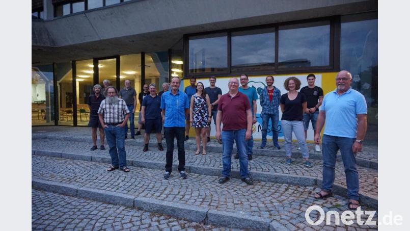 Der WSV baut auf bewährte Mitstreiter. Im Bild das wiedergewählte Vorstandsteam des WSV-Schönsee mit (von rechts in der ersten Reihe) Sepp Zwick, Helmut Kiesl und Herbert Killer sowie den weiteren Vorstandsmitglieder. Bild: eib