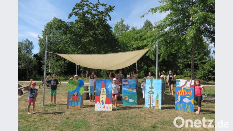Farbenprächtige Gemälde von Kemnather Sehenswürdigkeiten schufen kreative Kinder im „Outdoor-Atelier“ auf der Seeleite. Bild: jzk
