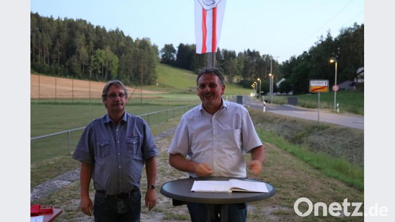 Bürgermeister Hermann Mertel sprach erstmals Grußworte als neuer Vertreter der Gemeinde Hirschbach. Bild: lei