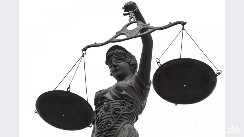 Eine Statue der Justitia mit einer Waage in ihrer Hand. Bild: David-Wolfgang Ebener