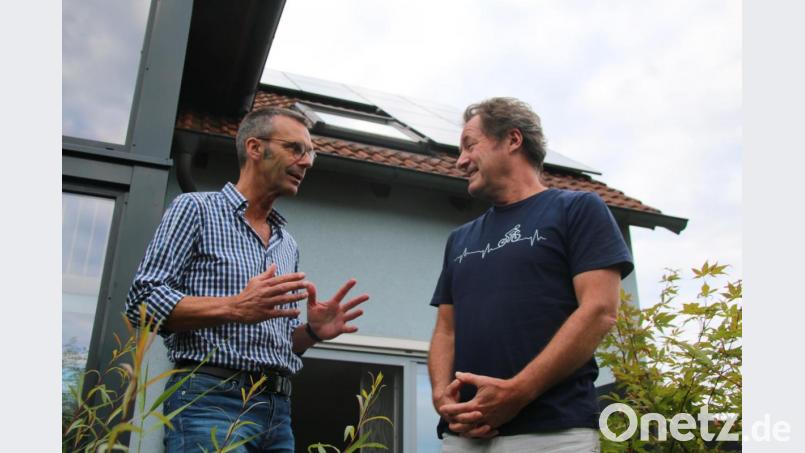 Peter Achatzi (links) und Siegfried Schröpf begeistern sich für die regionale Energiewende. Bild: jrh