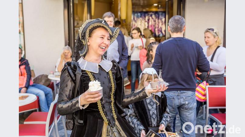 Amberg hat es mit seinem Amberger-Welttheater-Einkaufsevent ins Finale des 10. Bayerischen Stadtmarketingpreises geschafft. Bild: Marcus Rebmann/exb