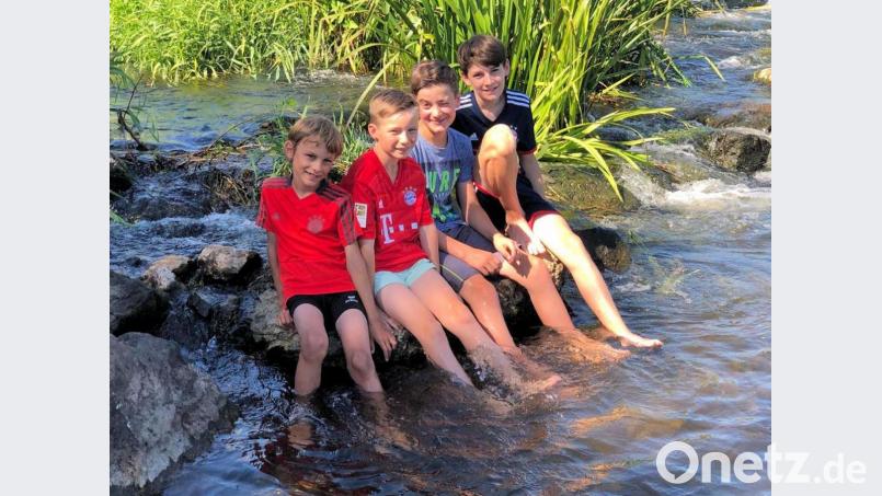 Eine Abkühlung für die Füße in der Naab (bjo) Bild: bjo