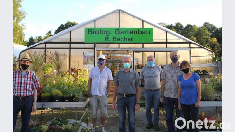 Die ÖDP schaute sich in der Bio-Gärtnerei Becher in Ebnath um. Von links: Gerald Schmid, Erhard Siller, Hermann Philipp, Betriebsinhaber Richard Becher, Wolfgang Kunz und Angela Frank. Bild: Angela Frank/exb