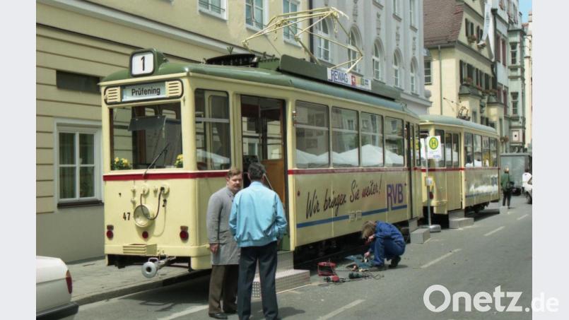 1995 war der letzte Regensburger Straßenbahnzug die Attraktion auf dem Bürgerfest. Danach rostete er jahrelang auf dem Gelände der Regensburger Verkehrsbetriebe vor sich hin. Bild: Fritz Schiller