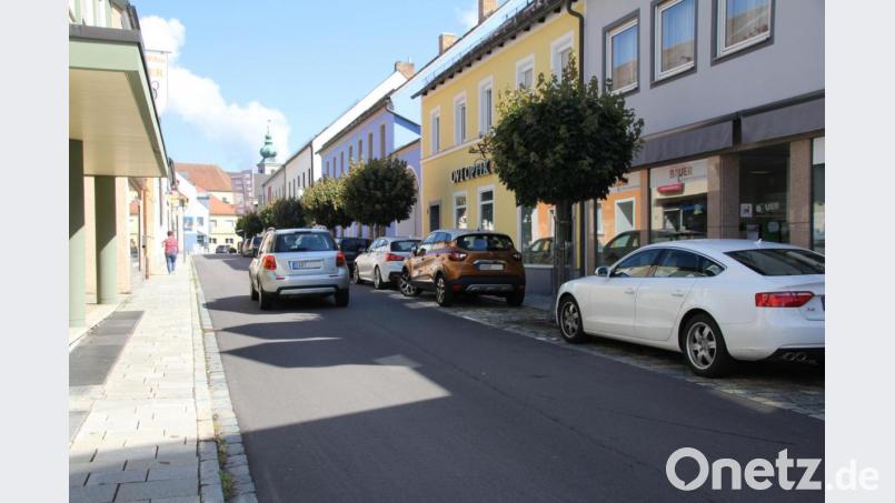 &quot;Mehr Platz für die Fußgänger&quot;, diesen Vorschlag brachte Gewerbeverband-Vorsitzender Siegfried Rossmann für die Bahnhofstraße in Oberviechtach vor. Bild: frd