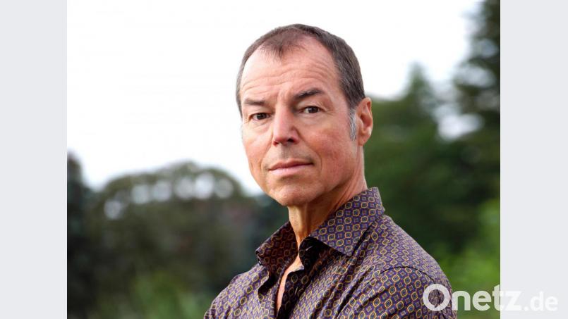 Horst Eckert, der Meister des Politthrillers, sorgt im Oktober für Hochspannung im Capitol. Bild: Kathie Wewer