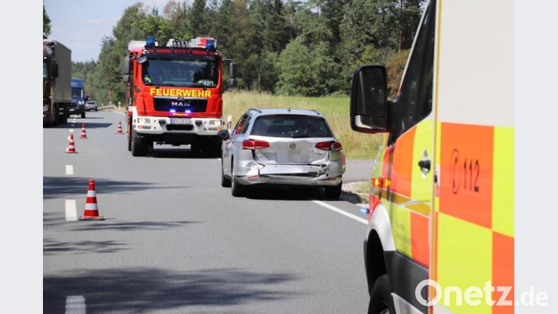 Auch der Passat war nicht mehr fahrbereit und musste abgeschleppt werden. Bild: jma