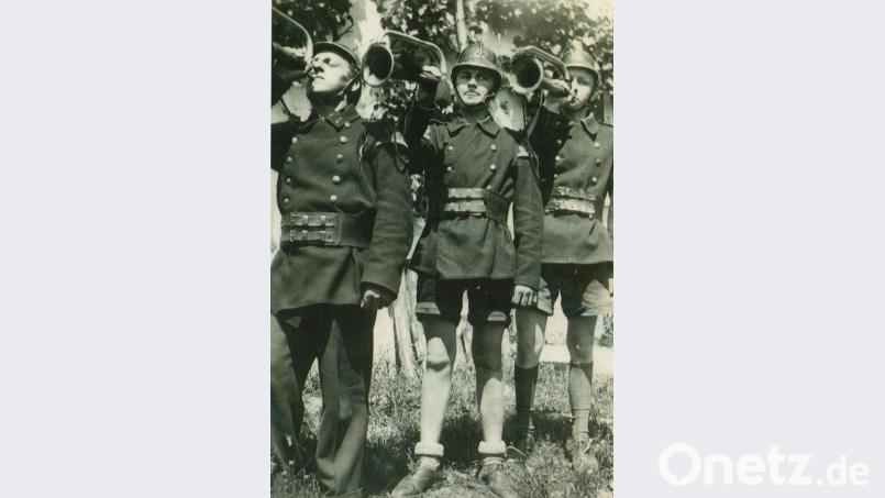 Was heute der Funkmeldeempfänger ist, war damals der Signal-Hornist. Hier die Ursensollener Hornisten nach dem Krieg. Doch wer waren sie? Repro: Alexander Graf