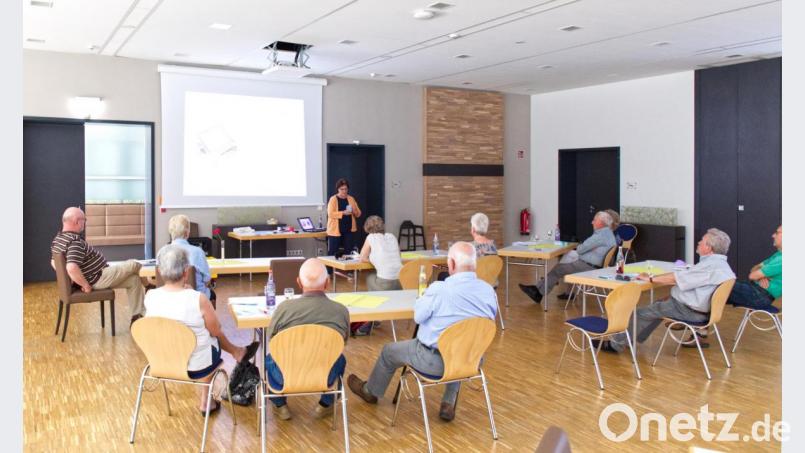 &quot;Alters- und behindertengerecht umbauen&quot; lautete das Thema des Infonachmittags des Generationen-Netzwerks mit Anita Busch in der Stadthalle. Bild: njn