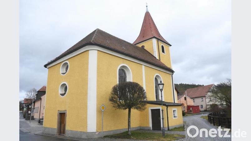 Die Pfarrkirche St. Barbara in Irchenrieth ist noch immer geschlossen. Bild: Gabi Schönberger