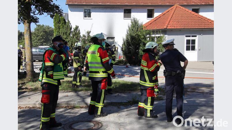 Einen Großeinsatz hatten die Feuerwehren am Donnerstag bei einem Brand in einem Burglengenfelder Labor. Bild: Alexander Auer