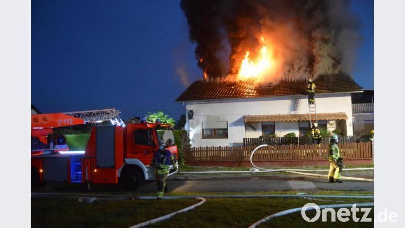 Ein Wohnhaus hat am frühen Donnerstagmorgen in Weiding bei Cham gebrannt.. Foto: Dominik Altmann/Kreisbrandinspektion Cham Bild: Dominik Altmann/Kreisbrandinspektion Cham