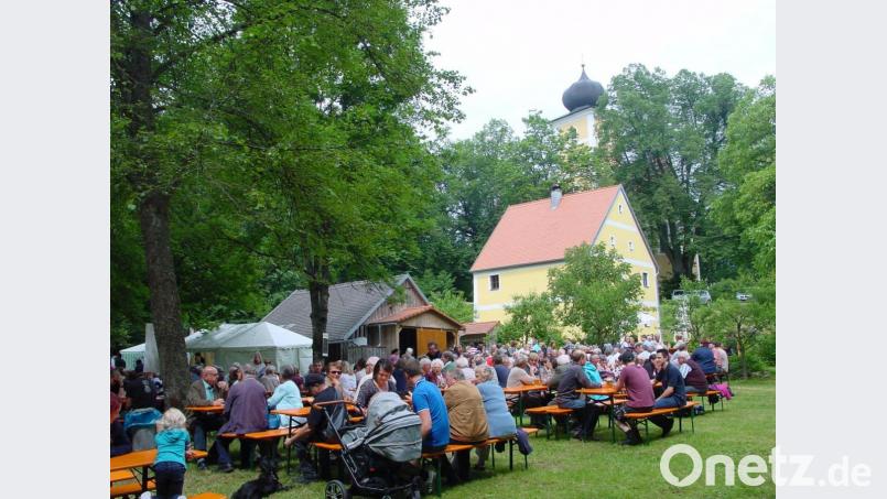 Soviel nicht geschädigte Fichten wie möglich sollen erhalten werden. Daneben geht in Zeiten des Klimawandels der Umbau hin zu mehr Laubbeständen– Schattenspender beim beliebten Eixlbergfest – voran. Archivbild: hm