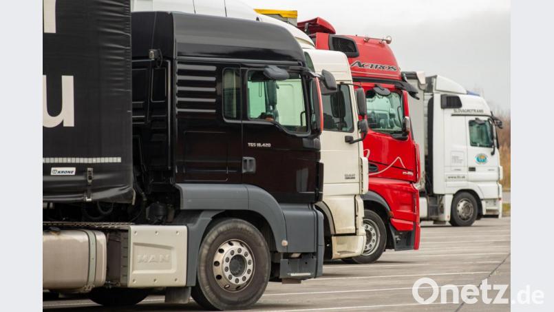 Als der Fahrer schlief, klauten unbekannte Diesel-Diebe 500 Liter Kraftstoff aus einem Sattelzug auf einem Parkplatz zwischen Etzenricht und Kohlberg. Bild: Daniel Schäfer/dpa