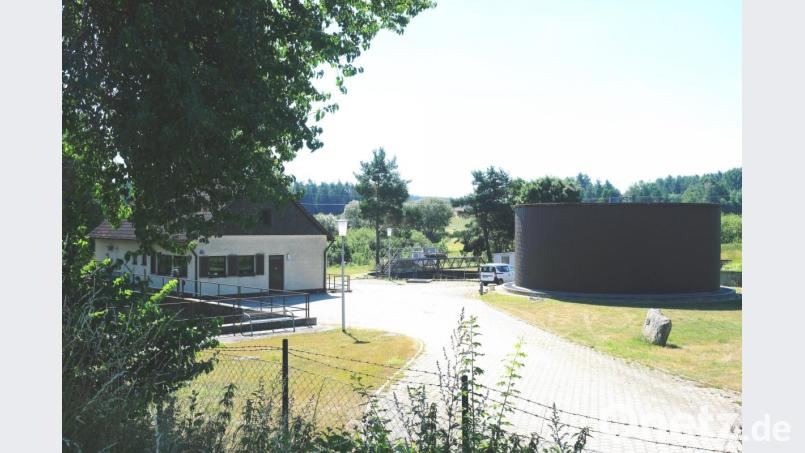 Die Sicherheit der Trinkwasserversorgung und der Abwasserentsorgung hat ihren Preis. Die Marktgemeinde Kirchenthumbach rechnet mit Sanierungskosten in zweistelliger Millionen-Höhe für das Wasserwerk, das Klärwerk (Bild) und für marode Ver- und Entsorgungsleitungen. Bild: do